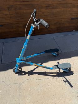 Trikke carving scooter