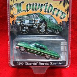 RACING CHAMPIONS LOWRIDER 1/64