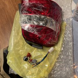 2004-2007 Toyota Highlander Left Tail Light Assembly 