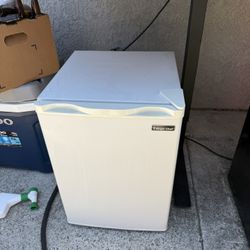 Mini Fridge 