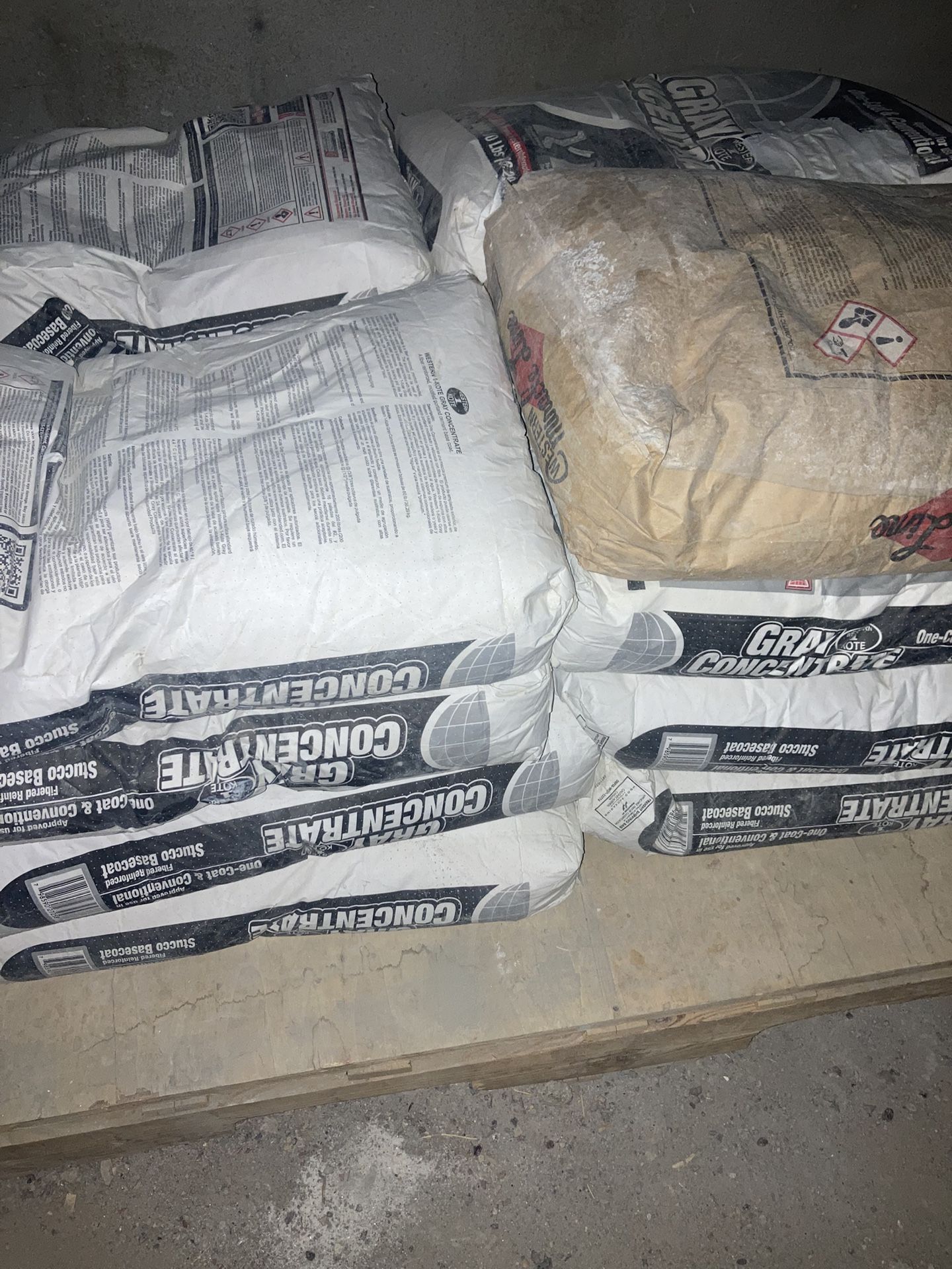 One Coat Cement Con Fibra En $12 Cada Uno