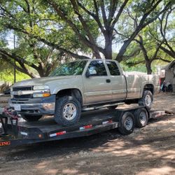 Chevrolet Silverado HD2500  For Parts 