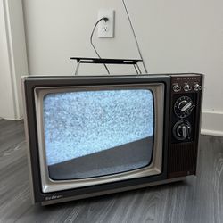 Vintage Quasar Television 1979
