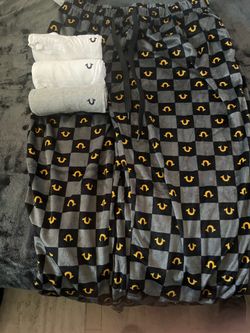 Pajama set-true religion