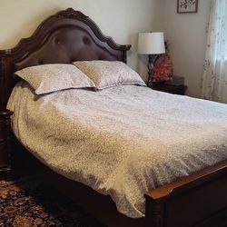 Gorgeous Queen Bedroom Set 