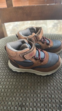 Kids boots size C7 wide