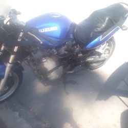 1500$ Suzuki Gsxf600