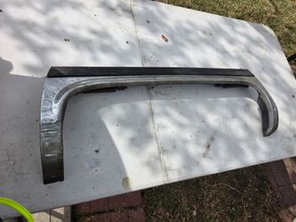 93-96 Fleetwood Cadillac fender skirt