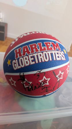 Vintage Signed Harlem Globetrotters basketball