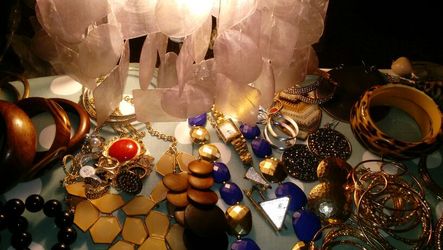 Lots of jewelry