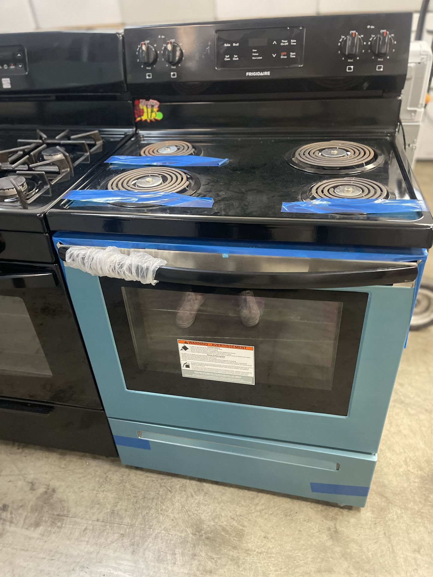 New Frigidaire Electric Stove 4 Burners 30” Inch Wide 