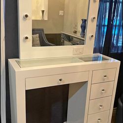 Vanity Desk With Mirror 