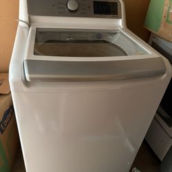 Washer/dryer & Fridge 