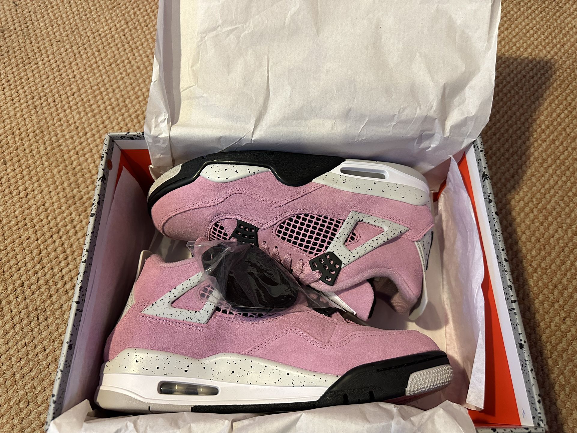 DS Jordan 4 orchid woman’s size 7.5/men’s 6