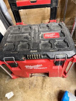 Milwaukee packout rolling 22inch