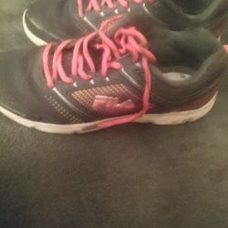 Fila Girls Size 6 1/2 Fitness Walking Running Training Everyday Athletic Shoes Excellent Condition