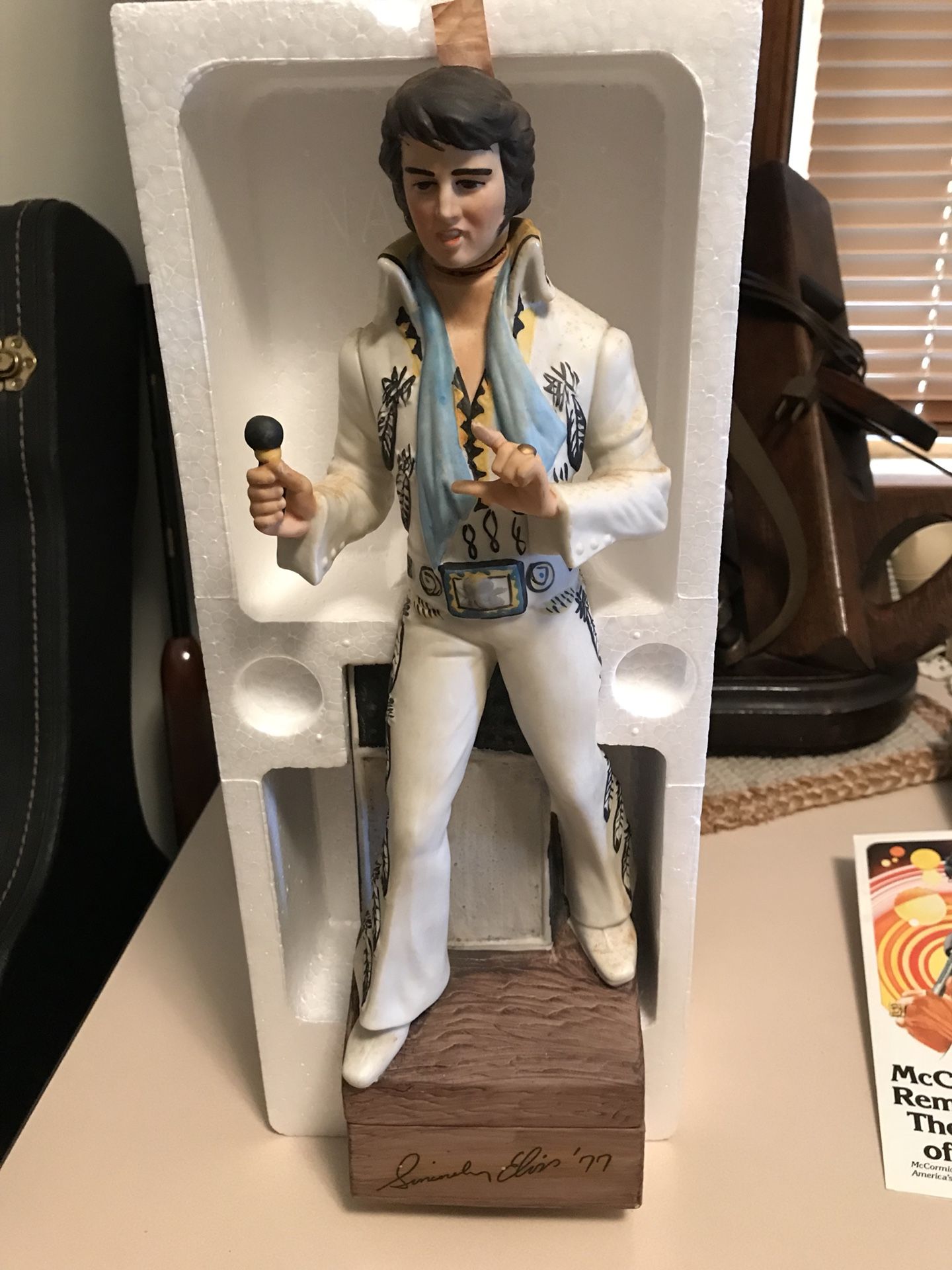 The Dictionary Of Furniture 3 Volumes)