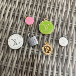 LOT OF 6 LV ZIPPER PULL CHARMS