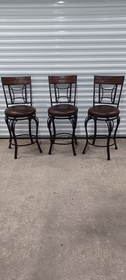 3 CLASSY SWIVEL BARSTOOLS Very good condition