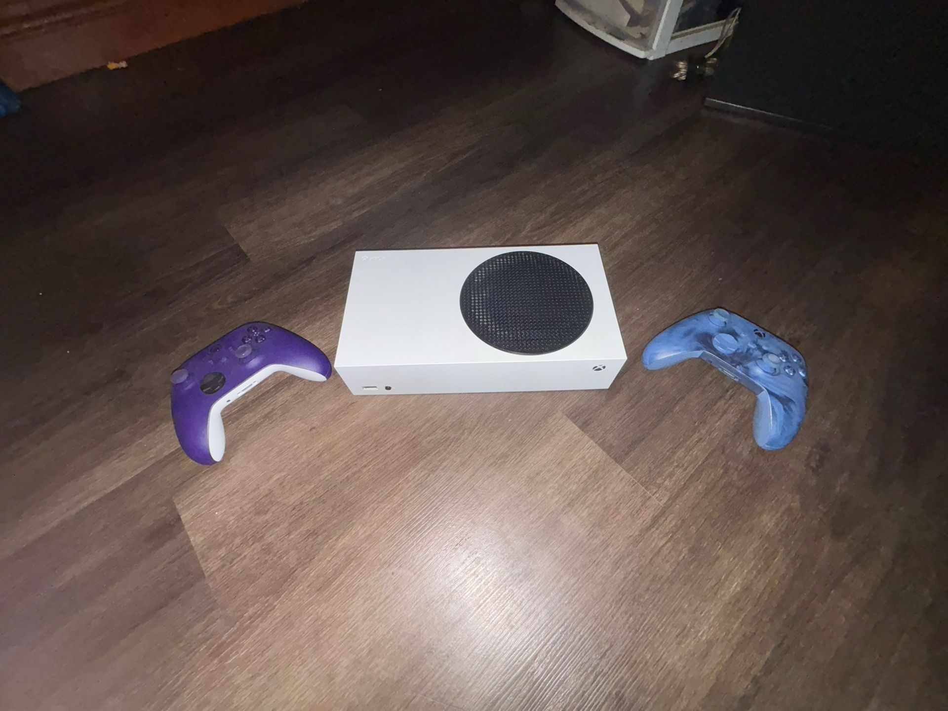 Xbox Series S With Controllers ,500gb Extension ,Xbox Headset 