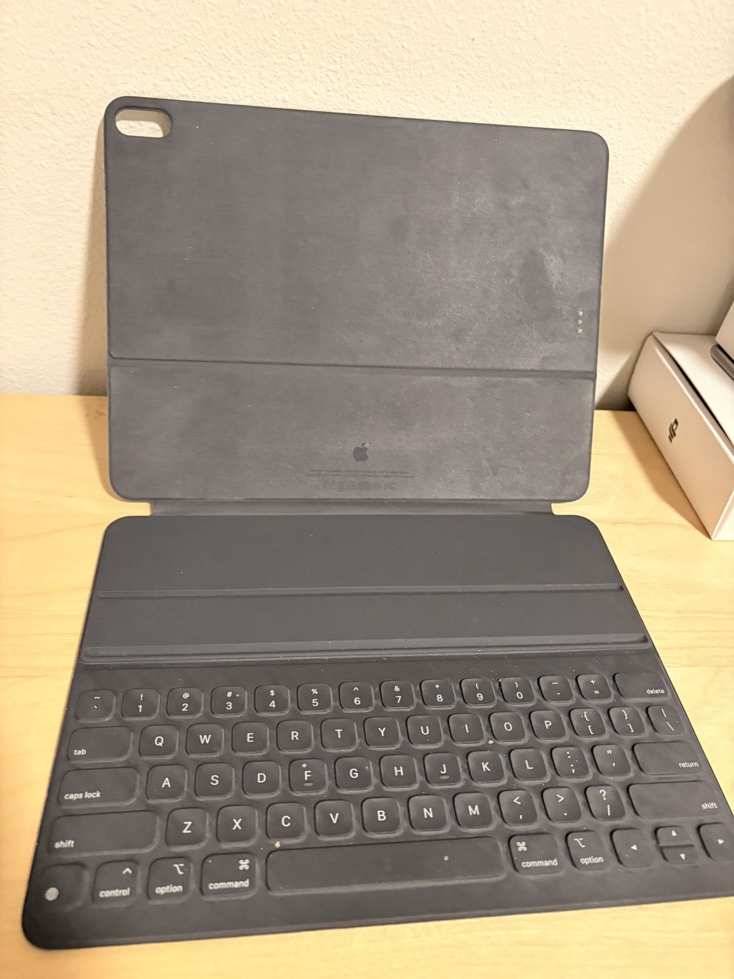 12.9” iPad Smart Keyboard Like New