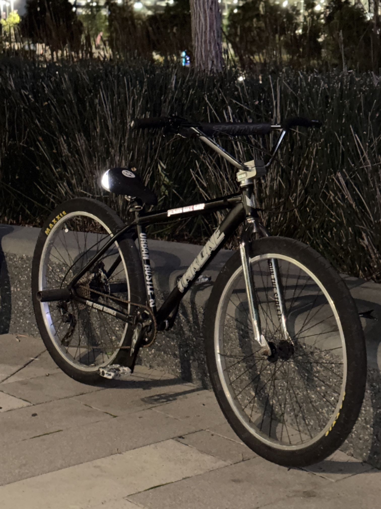 Throne Bike Frame Trades 