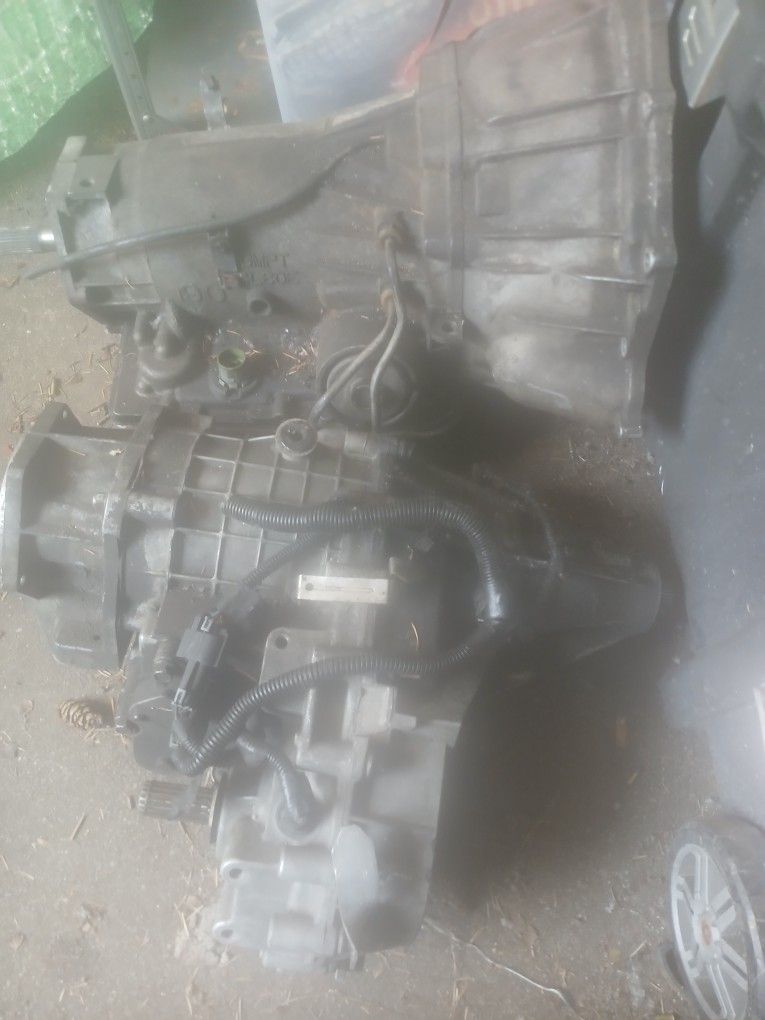 Chevy 4L60E Transmission And Matching Transfer Case