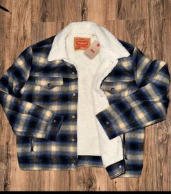 New men’s size Medium Levi’s Plaid Sherpa Jacket