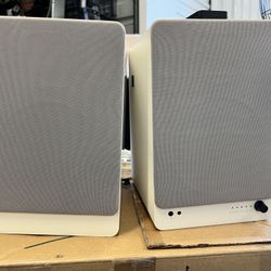 Kanto TUK Speakers + Sub8 Subwoofer (White)