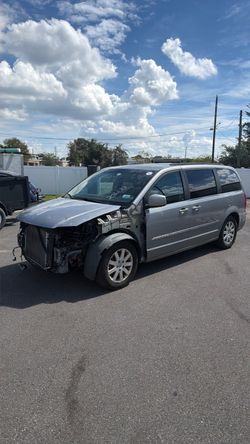 2014 Chrysler Town & Country touring