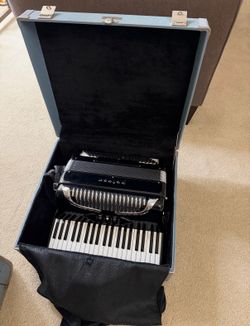 Petosa beginner accordion  w/ case