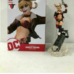 Harley Quinn Statue