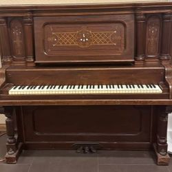 Story & Clark Chicago Piano 