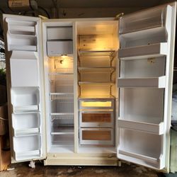 Refrigerator 22 Cubic ft with Ice Maker