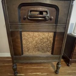 Antique RCA Radio