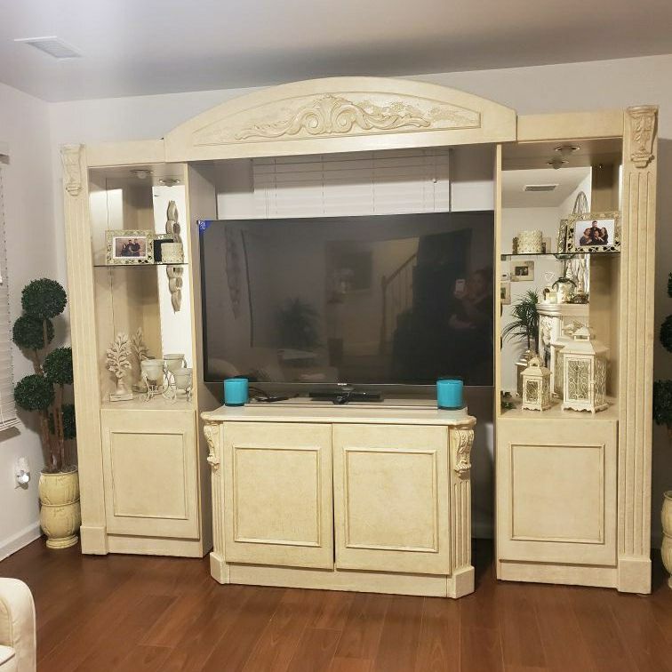 5 pc Roman style TV wall unit