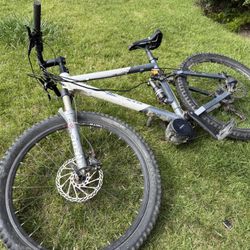 E-MTB Mountain bike with BAFANG BBS02 Mid Drive Motor