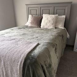 Queen headboard And Rail 