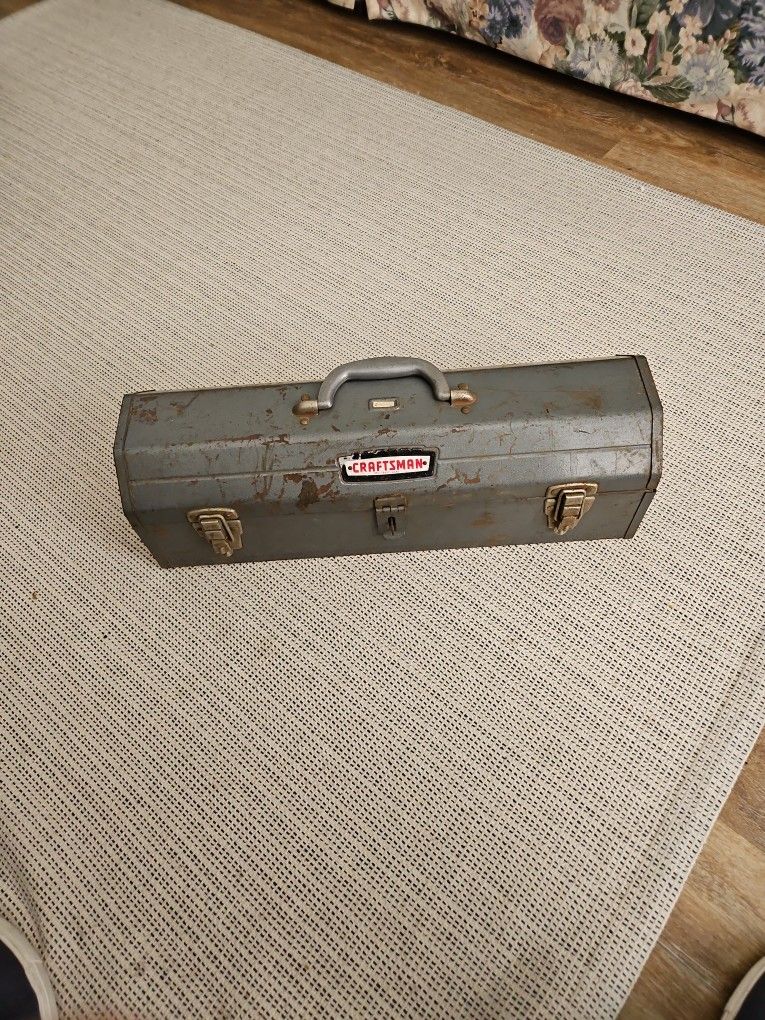 VTG 20" Craftsman 6516 ? Toolbox