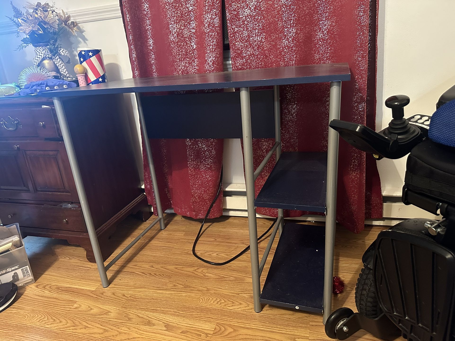 Desk $15 Good Condition You Pick Up