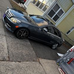 Mercedes Benz C300 4matic 2011 **Read description**