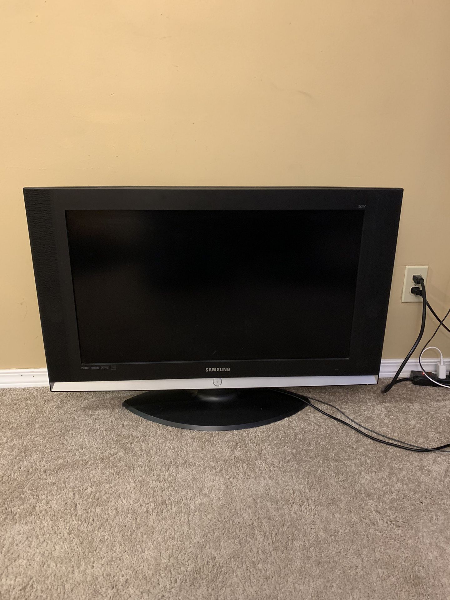 Samsung LNS3241DX/XAA 32 Inch LCD TV with Chromecast NC2-6A5