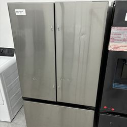 dents shown on refrigerator. brand new and 1yr warranty (tested to work 100%) 