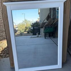 Wall mirror in white