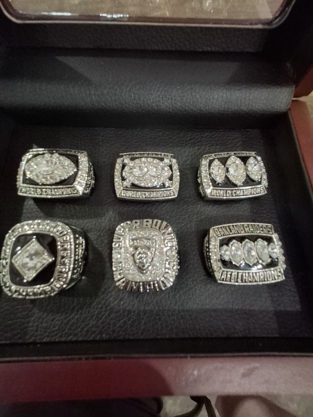Oakland Raiders Championship Ring Set With Display Case