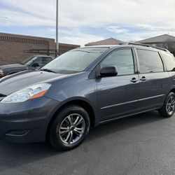 2006 Toyota Sienna LE en buenas condiciones ! 