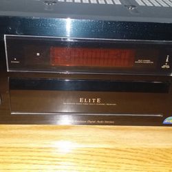 Pioneer Elite 7.1 channels receiver, come with remote control.Everything is working good and very good condition.