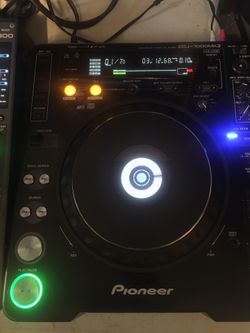2 Pioneer CDJ 1000 MK3 CD Players