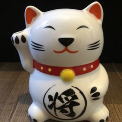 Lucky Cat Statue 