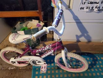 Girls huffy bike n nice condition